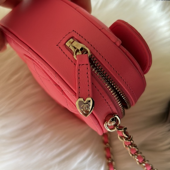 NEW Chanel Pink Heart Bag 22S - Picture 13 of 17